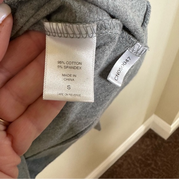 ❤️New York & Company gray hoodie with NYC skyline on back Small CLEARANCE - Picture 5 of 6